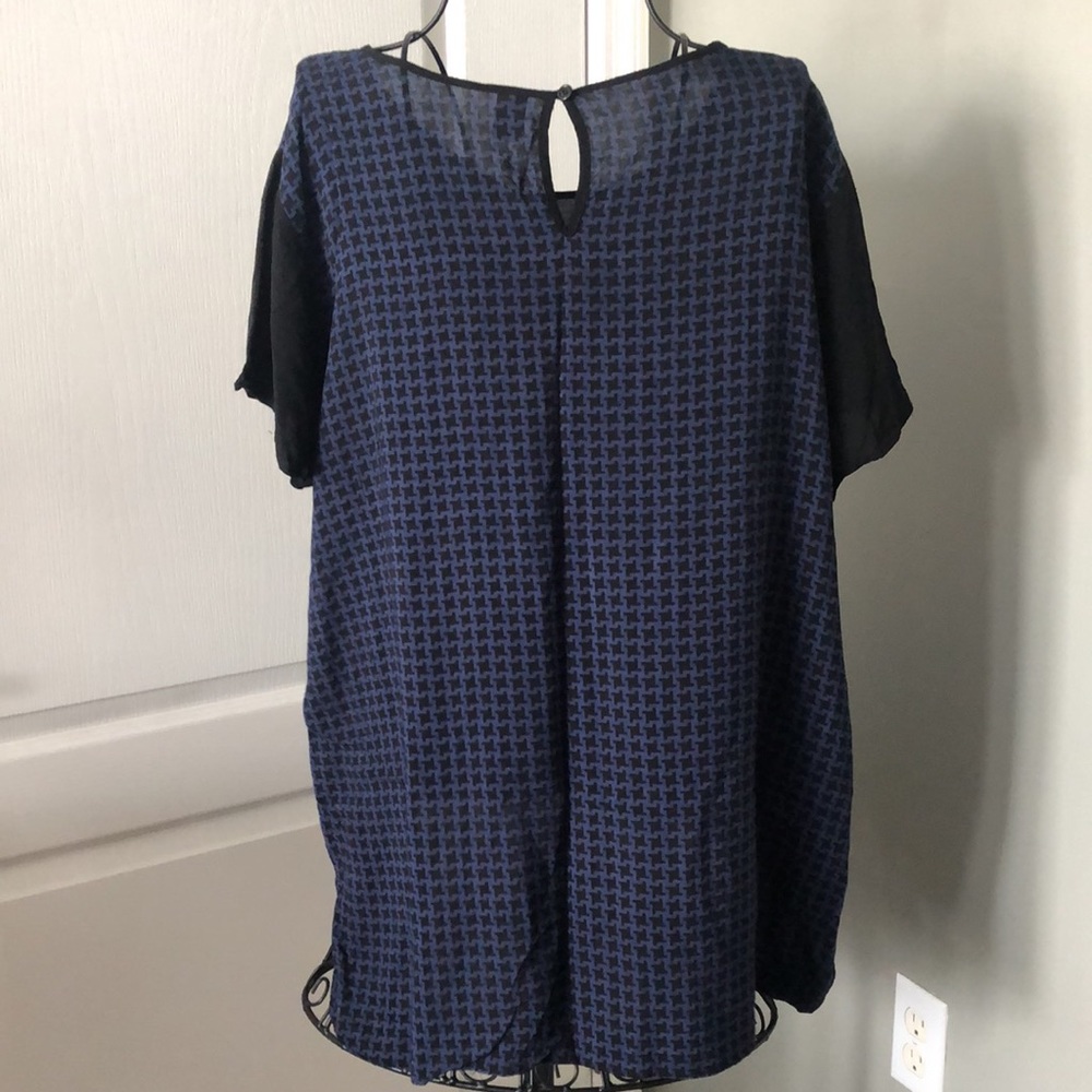 Old Navy High-Low T-Shirt Style Blouse - Picture 5 of 9
